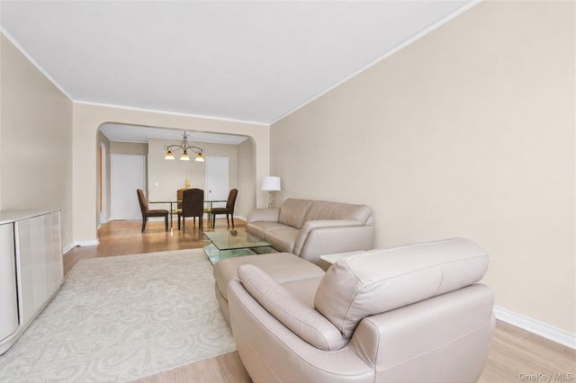 67-35 Yellowstone Boulevard 6K, Forest Hills, NY 11375