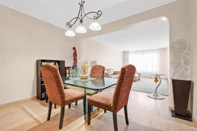 67-35 Yellowstone Boulevard 6K, Forest Hills, NY 11375