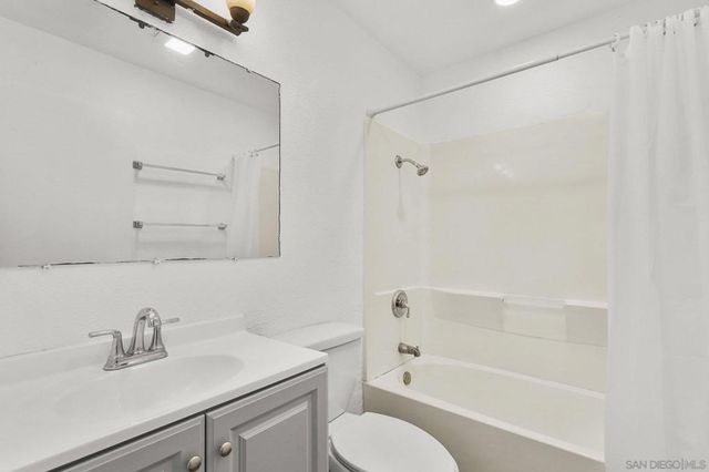 1351 E MADISON AVE, El Cajon, CA 92021