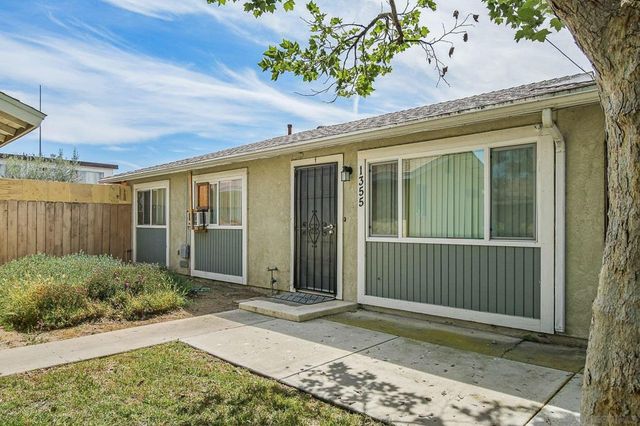 1351 E MADISON AVE, El Cajon, CA 92021