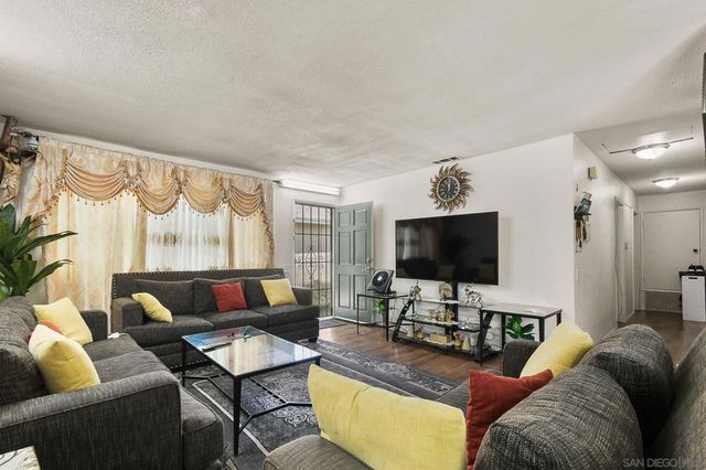 1351 E MADISON AVE, El Cajon, CA 92021