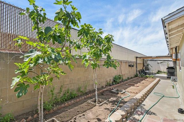 1351 E MADISON AVE, El Cajon, CA 92021