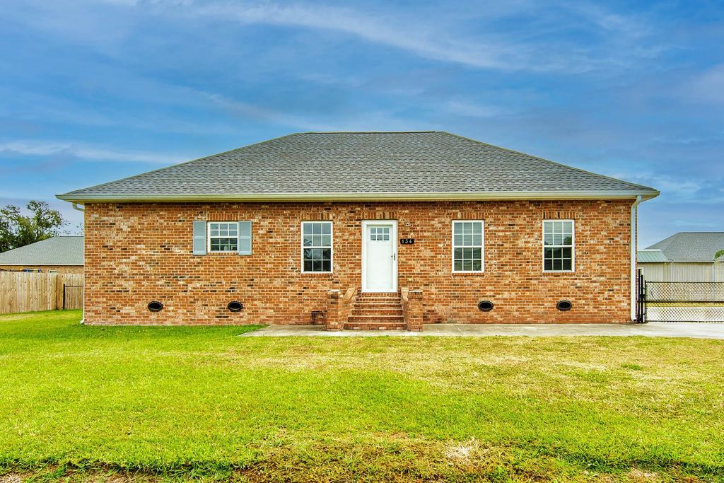 134 Fern Lane, Houma, LA 70364