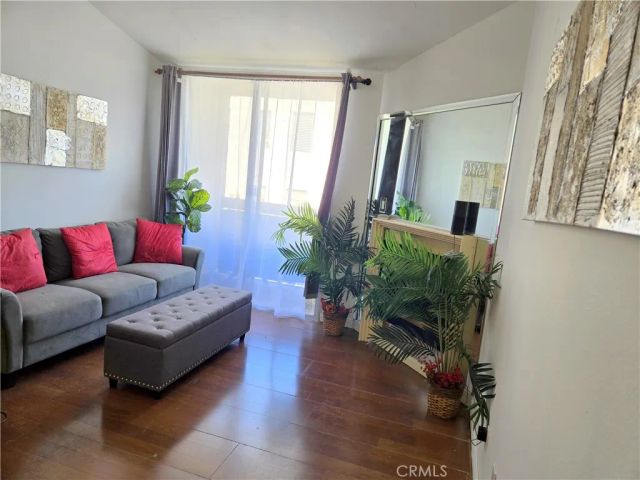 5143 Bakman 417, North Hollywood, CA 91601