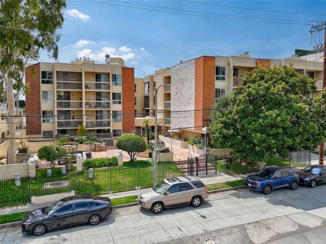 5143 Bakman 417, North Hollywood, CA 91601