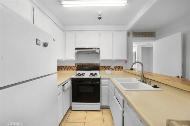 5143 Bakman 417, North Hollywood, CA 91601