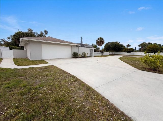 1301 LUCAYA AVENUE, Venice, FL 34285