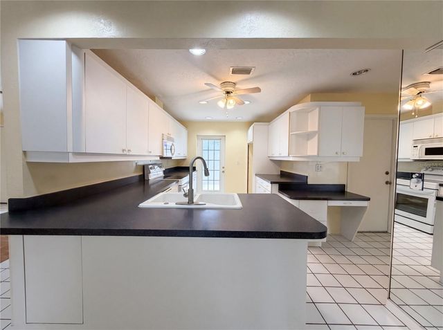 1301 LUCAYA AVENUE, Venice, FL 34285