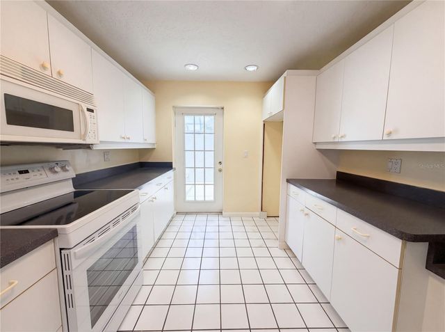 1301 LUCAYA AVENUE, Venice, FL 34285