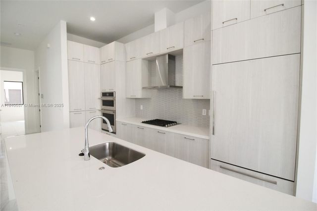 8074 NW 43rd St, Doral, FL 33166
