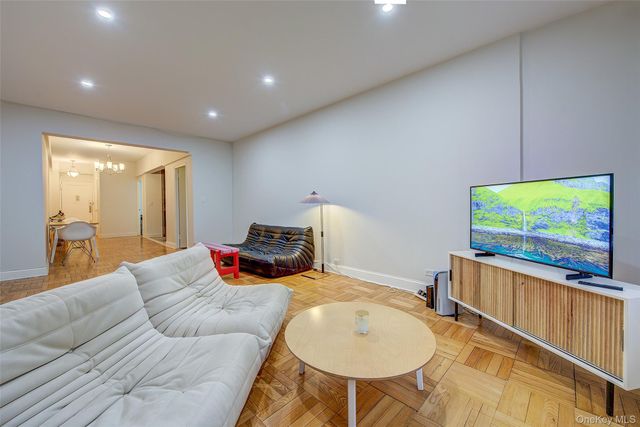 67-76 Booth Street GE, Forest Hills, NY 11375