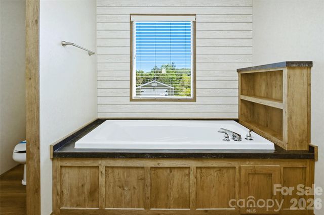 123 Big Oak Road, Hendersonville, NC 28792