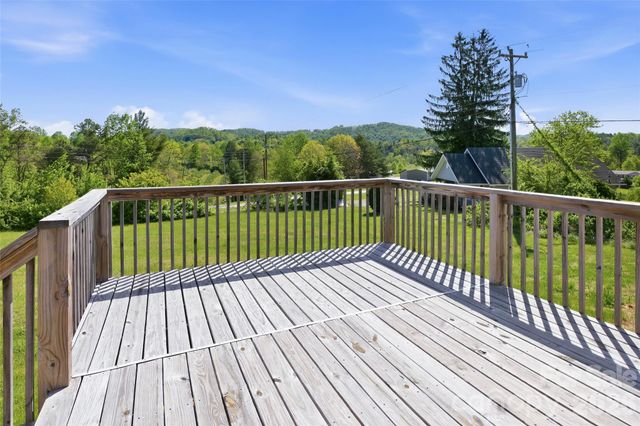 123 Big Oak Road, Hendersonville, NC 28792