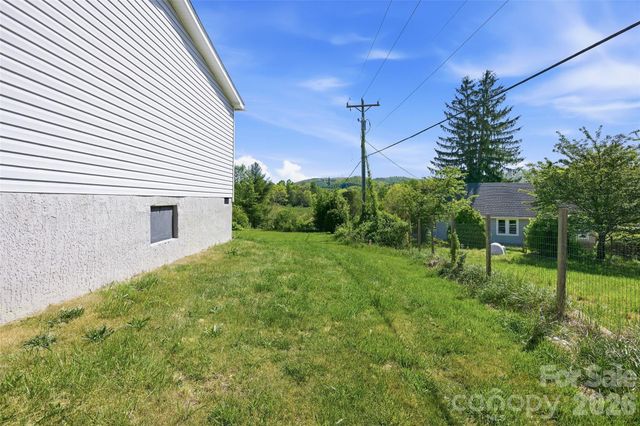 123 Big Oak Road, Hendersonville, NC 28792