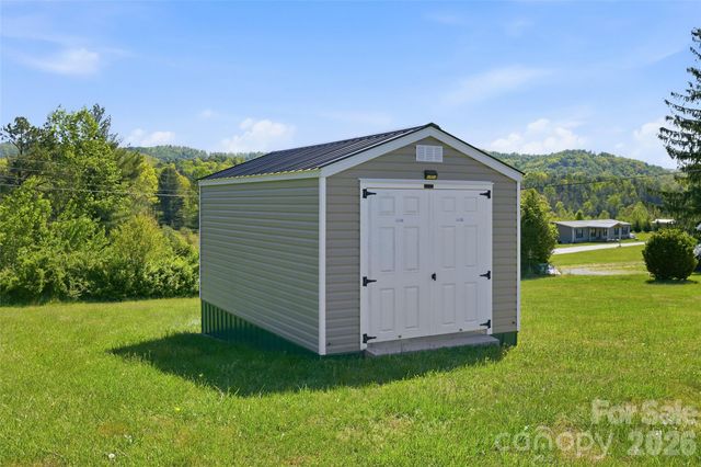 123 Big Oak Road, Hendersonville, NC 28792
