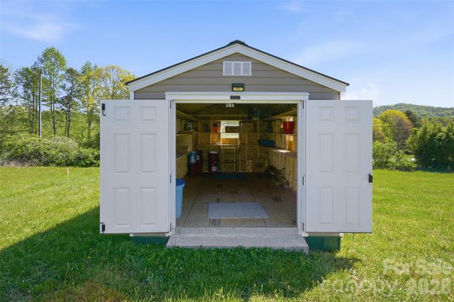 123 Big Oak Road, Hendersonville, NC 28792