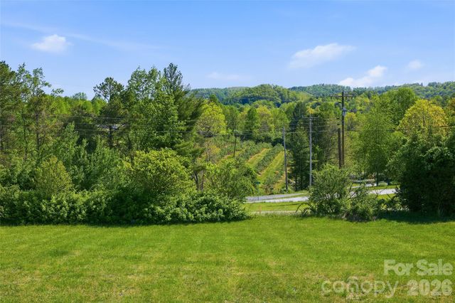 123 Big Oak Road, Hendersonville, NC 28792