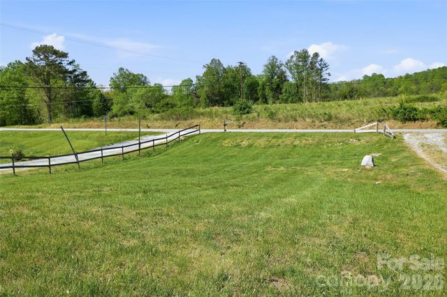 123 Big Oak Road, Hendersonville, NC 28792