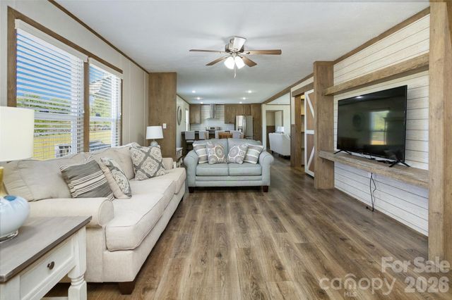 123 Big Oak Road, Hendersonville, NC 28792