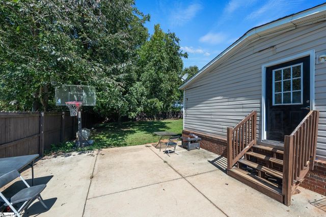 102 Riverbreeze Road, Greenville, SC 29611