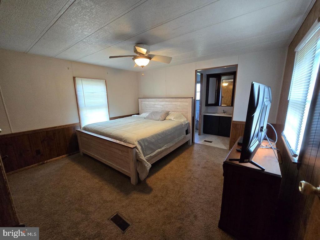 Image 14 of property listing at 26278 PEACH ST, Crisfield, MD 21817