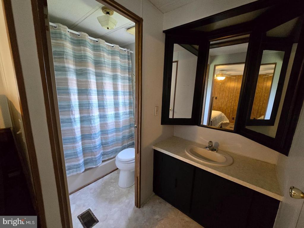 Image 18 of property listing at 26278 PEACH ST, Crisfield, MD 21817