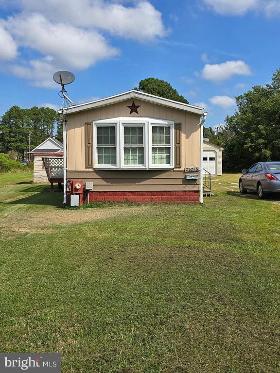 Image 2 of property listing at 26278 PEACH ST, Crisfield, MD 21817
