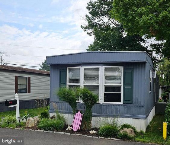 47 KENNEDY DR, Fairless Hills, PA 19030