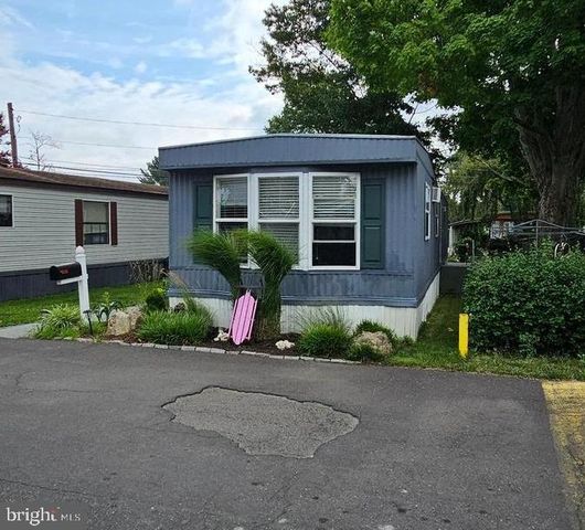 47 KENNEDY DR, Fairless Hills, PA 19030