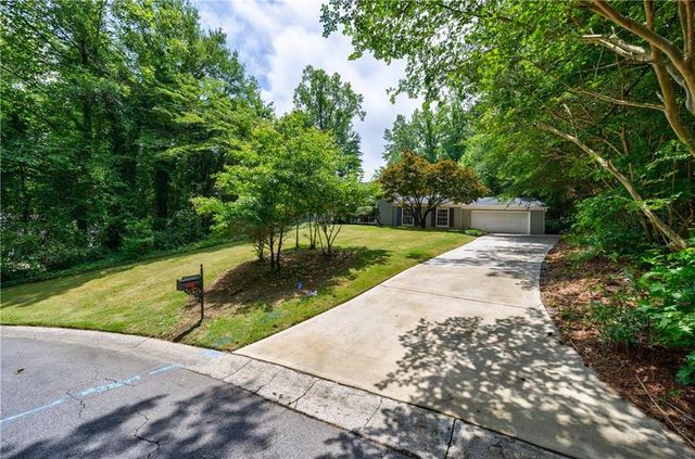 135 Pheasant SE Drive, Marietta, GA 30067