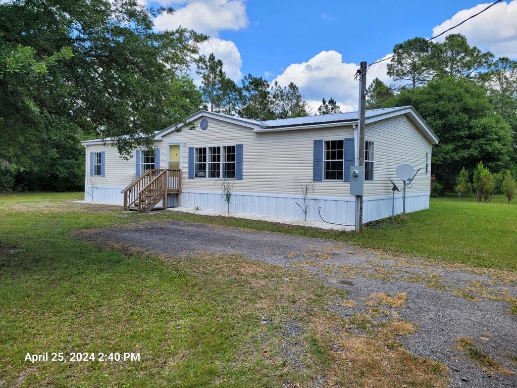 10350 Beckenger Ave, Hastings, FL 32145