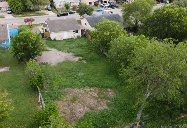 8831 FIVE PALMS DR, San Antonio, TX 78242