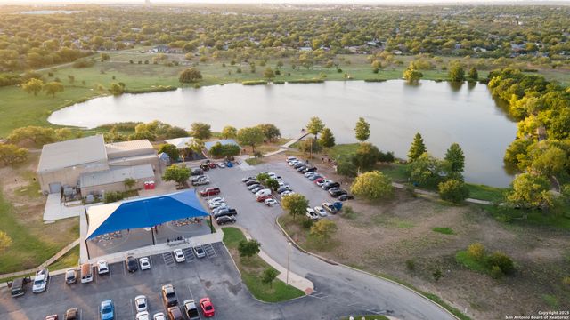 8831 FIVE PALMS DR, San Antonio, TX 78242