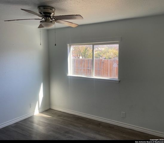 8831 FIVE PALMS DR, San Antonio, TX 78242