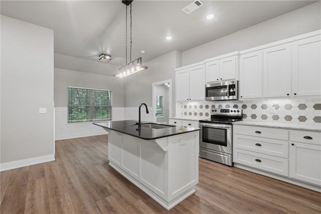 8 Leyland Drive, Bella Vista, AR 72714