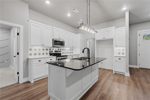 8 Leyland Drive, Bella Vista, AR 72714