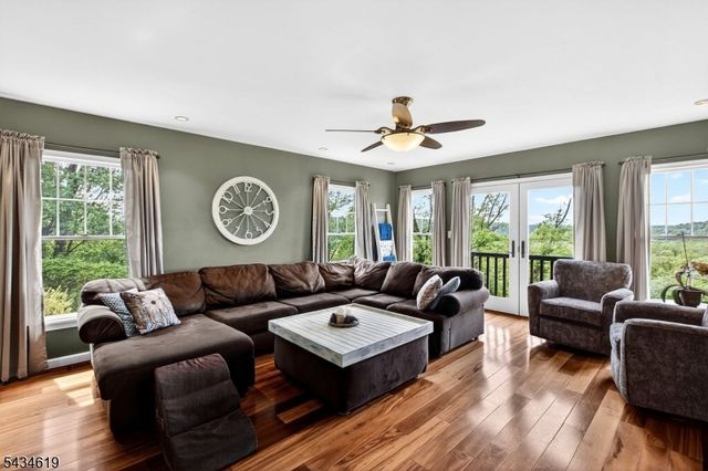 70 Crab Apple Hill Rd, Holland Twp., NJ 08848