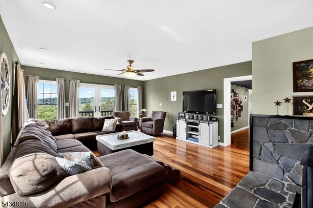 70 Crab Apple Hill Rd, Holland Twp., NJ 08848