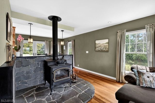 70 Crab Apple Hill Rd, Holland Twp., NJ 08848