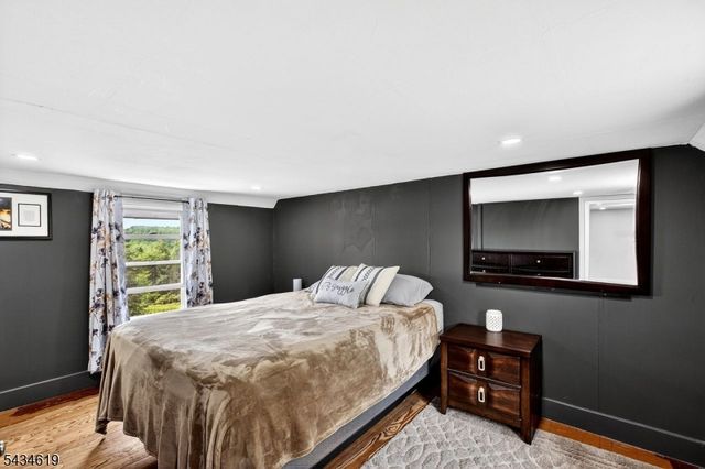 70 Crab Apple Hill Rd, Holland Twp., NJ 08848