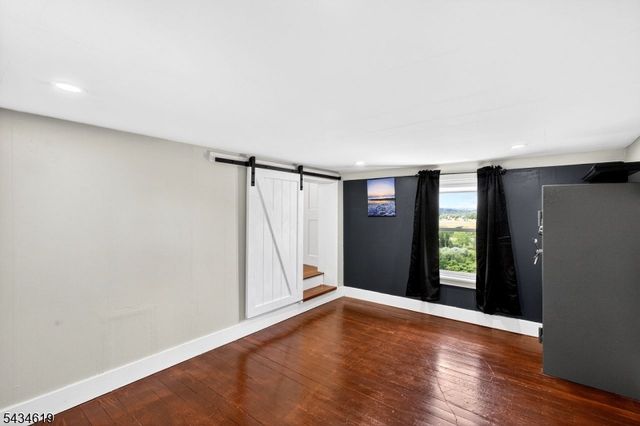 70 Crab Apple Hill Rd, Holland Twp., NJ 08848
