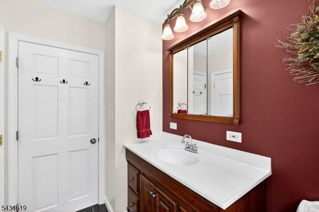 70 Crab Apple Hill Rd, Holland Twp., NJ 08848