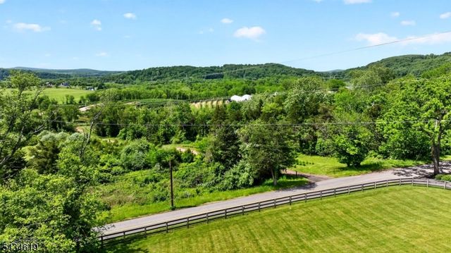 70 Crab Apple Hill Rd, Holland Twp., NJ 08848