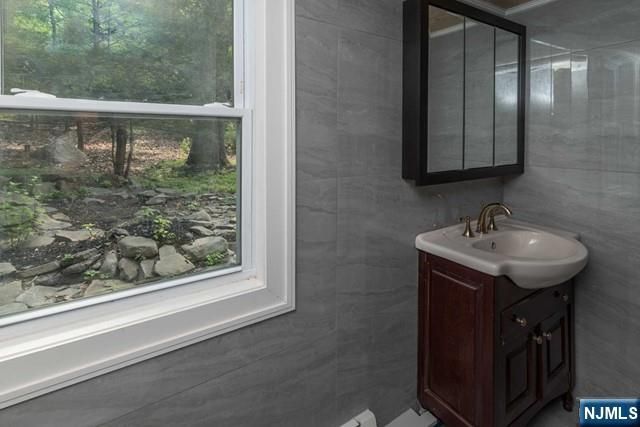 496 Manchester Avenue, North Haledon, NJ 07508