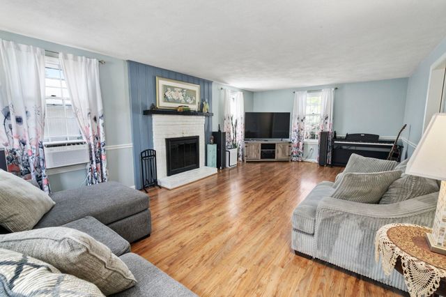 18 Baymeadow Drive, Nashua, NH 03063