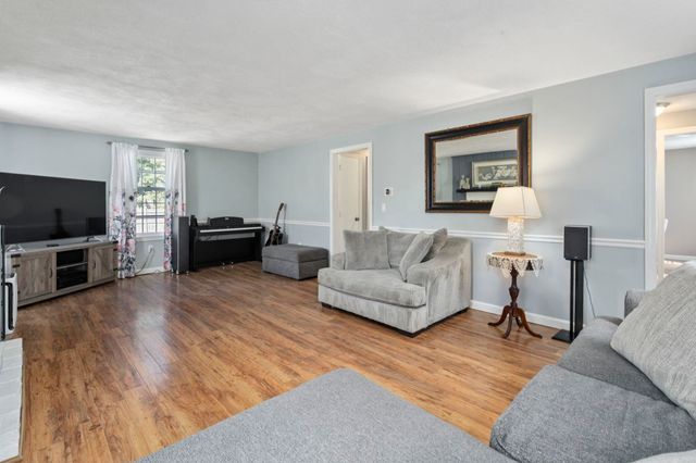 18 Baymeadow Drive, Nashua, NH 03063