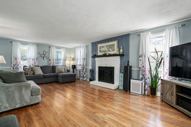 18 Baymeadow Drive, Nashua, NH 03063