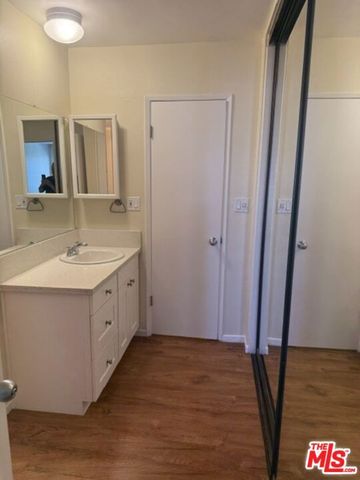 18307 Burbank Boulevard 207, Los Angeles, CA 91356