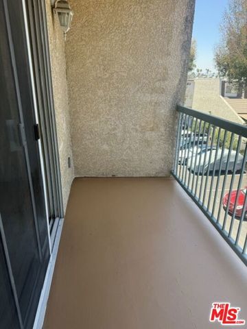 18307 Burbank Boulevard 207, Los Angeles, CA 91356