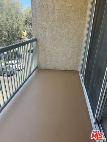 18307 Burbank Boulevard 207, Los Angeles, CA 91356